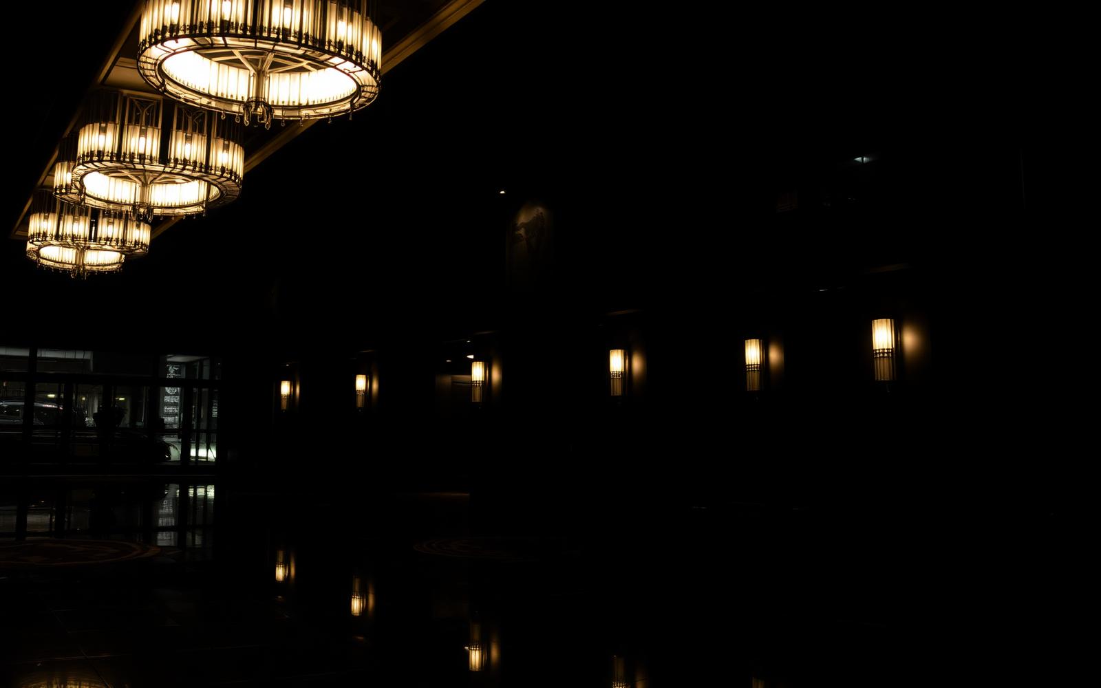 Fachada e ambiente do Hotel do Lago